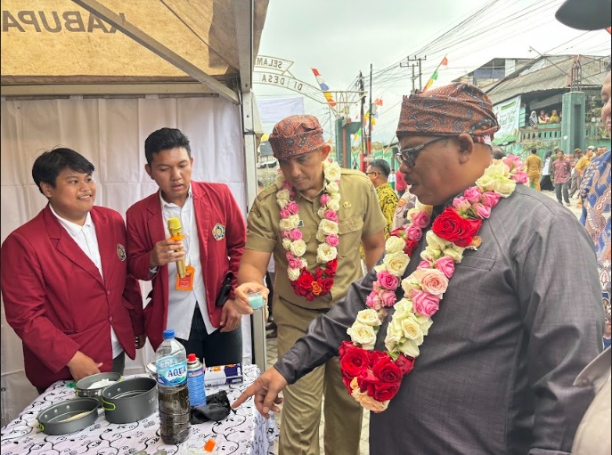 Mahasiswa HI UMM Raih Pengakuan Luar Biasa dari Pemerintah Berkat Inovasi Limbah Desa Kayukebek