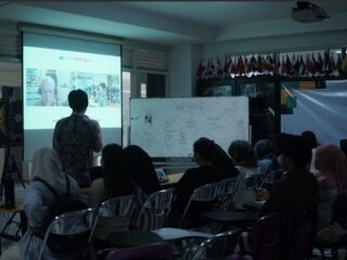 Pakar Sosiologi New Zealand Jelaskan Bagaimana Budaya Pop Korea Selatan Mengubah Citra Korea Utara pada Mahasiswa HI UMM