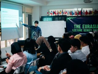 Hadapi Mobilitas 8 Miliar Manusia, Prof. Gonda Yumitro Kupas Global Citizenship dan Multikulturalisme di Era Global