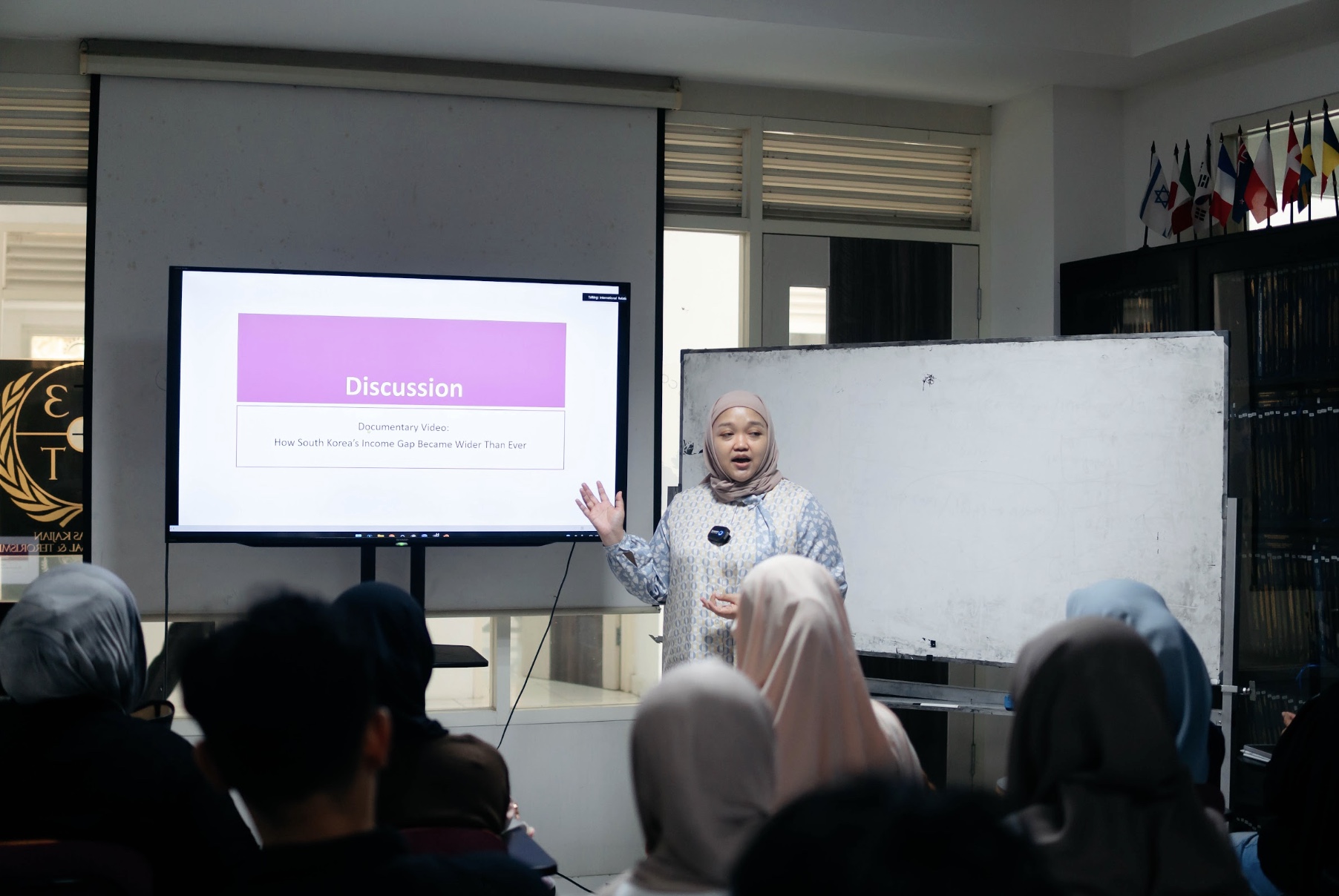 Kupas Krisis Demografi dan Ilusi Meritokrasi, Dosen HI UMM Bedah Akar Ketimpangan Sosial Korea Selatan