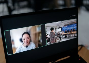 Di Balik Gemerlap K-Pop, Pakar Monash University Ungkap Realitas Kerasnya Hidup di Korea Selatan